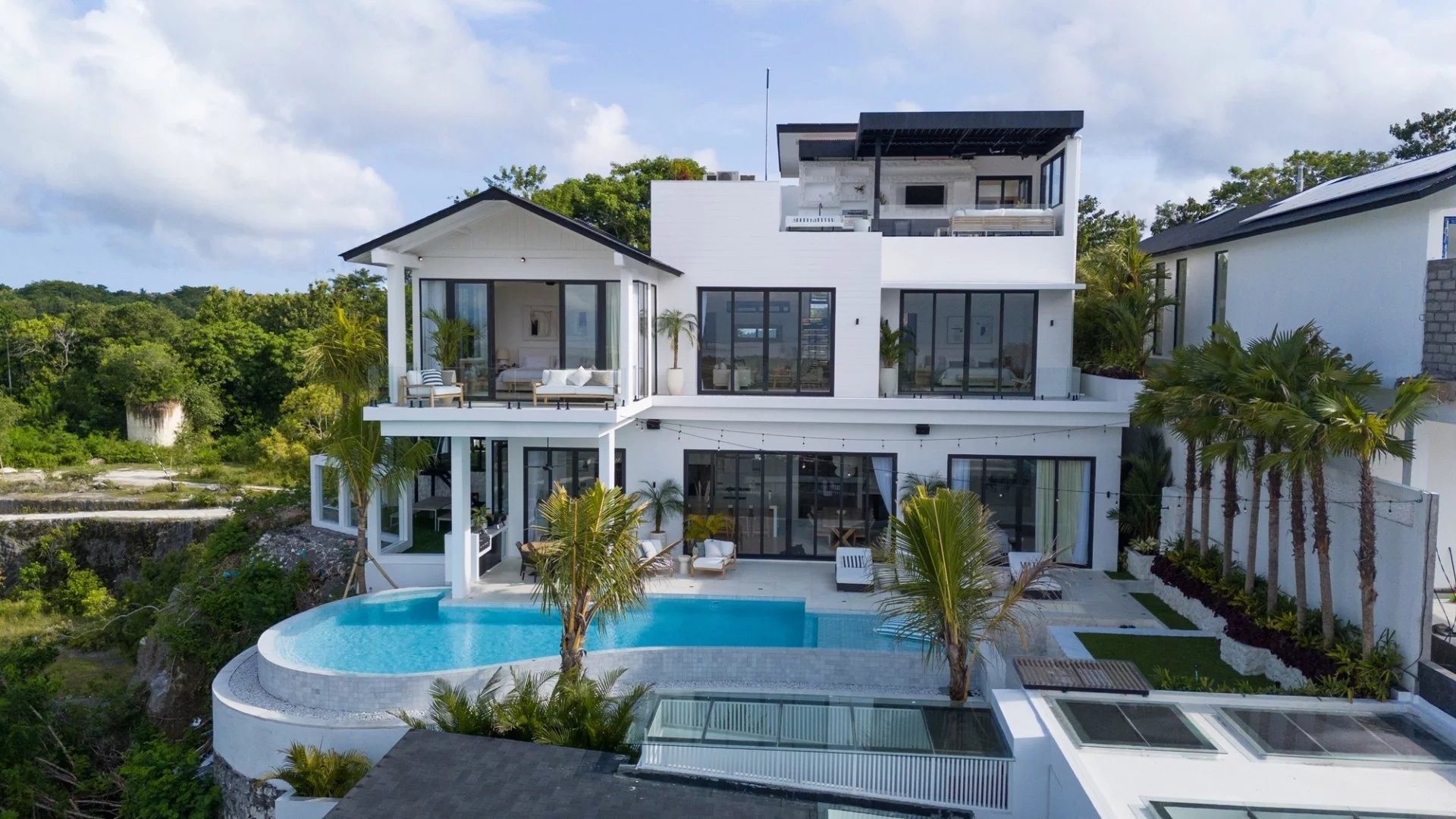 Luxury Mansion with Unparalleled Views in Uluwatu, Bali